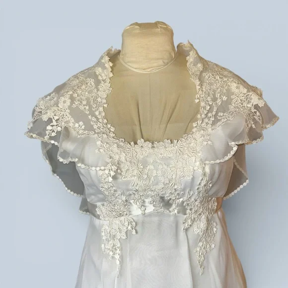 Vintage 1970s Romantic Empire Waist Union Made  White Wedding Gown Size 12 Boho - Picture 2 of 16